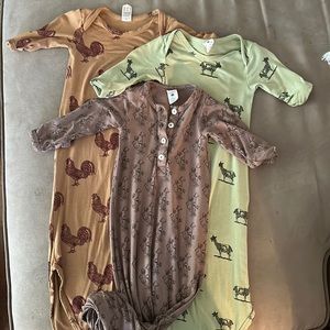 Guc 0-3 Kate Quinn knot night gowns